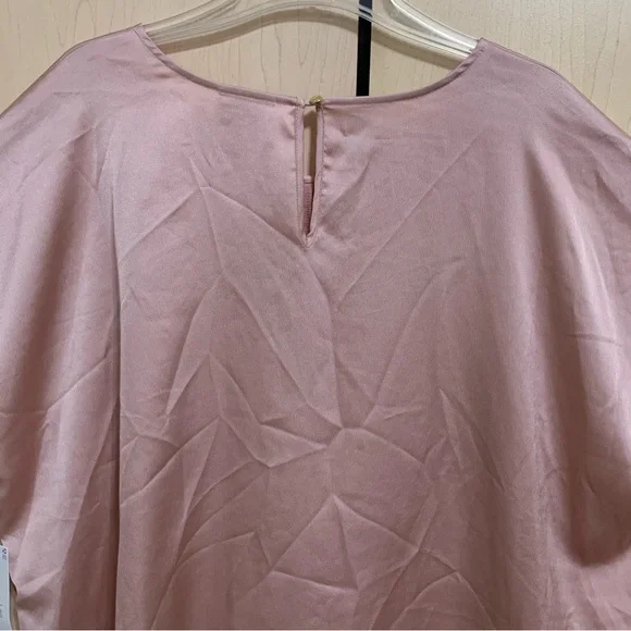 NEW Liz Claiborne Women's Short Sleeve Back Keyhole Satin Blouse Pink Plus 2X - Picture 9 of 15